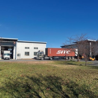 ～常時600台を保管する、エプコ最大の深谷営業所～